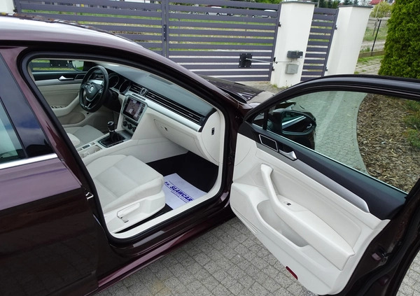 Volkswagen Passat cena 64800 przebieg: 166000, rok produkcji 2018 z Sędziszów Małopolski małe 781